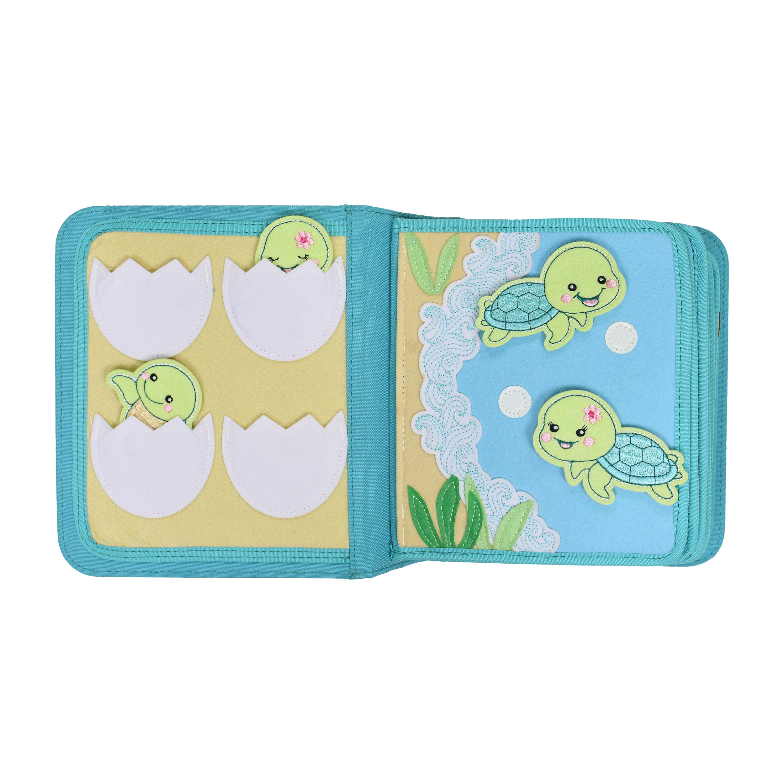 Unter Wasser Quiet Book Seite mit aufklappbaren Schildkröteneiern am Strand und schlüpfenden Baby-Schildkröten im Meer – fördert Feinmotorik ab 3 Jahren
